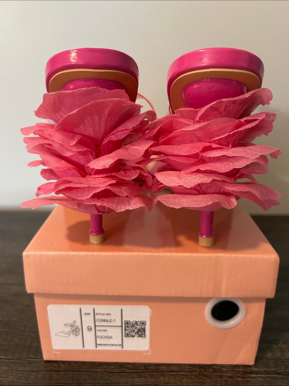 Barbie Pink Clear Slingback Heels with Flower Petal Detail, nib - Picture 3 of 7